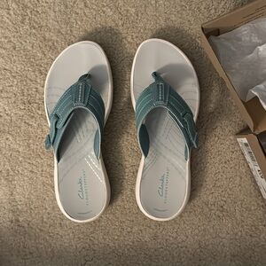 Cloudsteppers by Clarks Teal SIZE 8 Sunmaze Sky. Never worn.